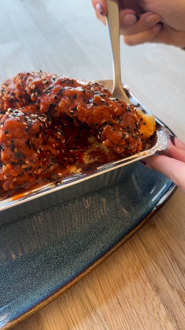 A classic, if you know you know… our buffalo chicken Mac made with Franks Buffalo hot sauce, the perfect winter warmer 🤤