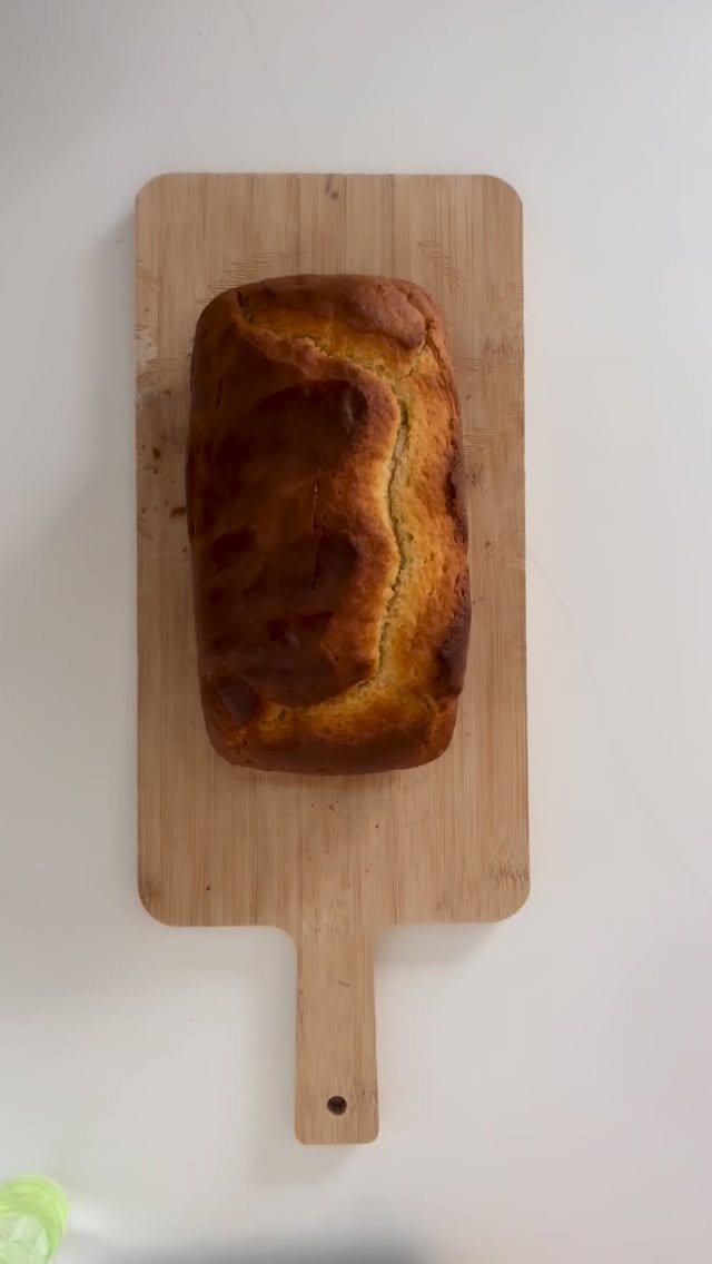 🌟 TREAT TIME 🌟
Lighter Lemon Loaf 🍋🍋🍋
Ingredients:
275g self raising flour (or 175g SR flour, 100g almond flour)
1.5 tsp baking powder
zest of 2 lemons
140g caster sugar (or coconut sugar)
75ml extra virgin olive oil
2 eggs
225g fat free greek yogurt
150ml milk
Method:
Combine dry ingredients.
Combine wet ingredients.
Make a well in the centre of the dry mix and add the liquid. Mix, but do not over-beat.
Bake in loaf tin on 180C for approx 45 mins, or until cooked through.
Nutritional info
✔️ 6g protein per slice
✔️ Low in fat
✔️ Serve with greek yoghurt and berries for added fibre and protein
Warm wishes, Dr Grace 🌿
#Foodie #RecipeOfTheDay #BakingLove #WellnessJourney #LemonLovers #GlowFromWithin #WomensHealth #WellnessForWomen #HealthyLifestyle #MindfulEating #BalancedDiet #NourishYourBody #EatWellLiveWell #WholesomeEats