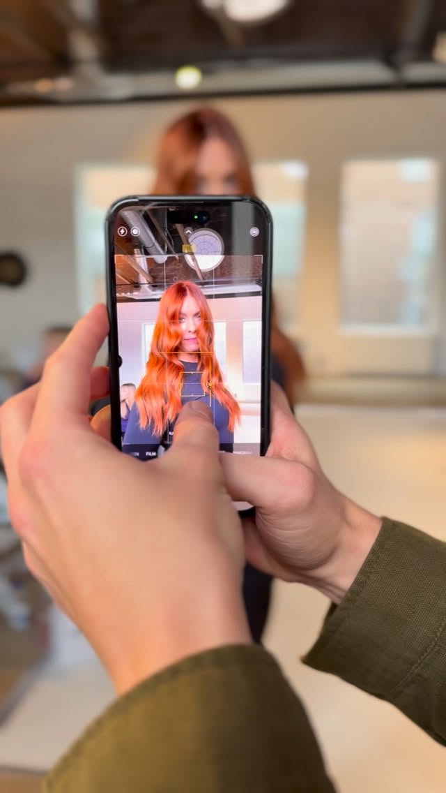 Her hair is giving Upper East Side energy 🍂
Het prachtige resultaat van @amberrosehair tijdens onze training ❤️
#copperdreams #gossipgirlfall #fallseason🍁 #herfstvibes #koperhaar #originalmineral