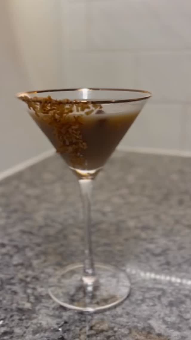 🍸✨Brown Sugar Spell
Ingredients:
• 2 oz Hennessy
• ½ oz banana liqueur
• ¾ oz brown sugar syrup (you can adjust for sweetness)
• 1 oz coconut cream
• Dash of cinnamon or a touch of vanilla extract (optional for depth)
Garnish:
• Toasted coconut flakes
• Cinnamon stick
Sip slow with your b👻👻 … this one lingers in all the right ways ✨
#wellpoured #cocktails #autumnvibes #halloween