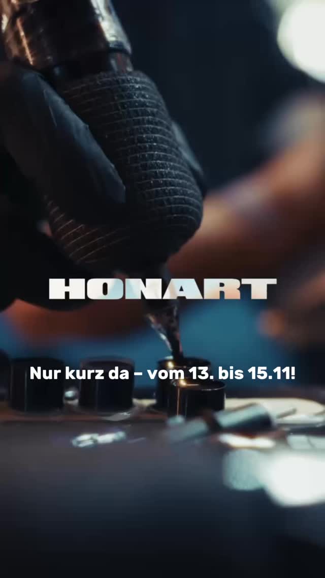 🚨 13.–15.11 – The legend is in the house! 🚨
Unser berühmter Tattoo-Artist ist nur kurz da – und die letzten Termine sind fast weg! 🖤
Schnell DM schreiben & deinen Platz sichern!
#TattooArtist #GuestSpot #TattooVibes #TattooStudio #InkMasters #TattooScene #TattooAddict #TattooBooking #OnlyFewSpotsLeft #TattooGermany #InkedUp