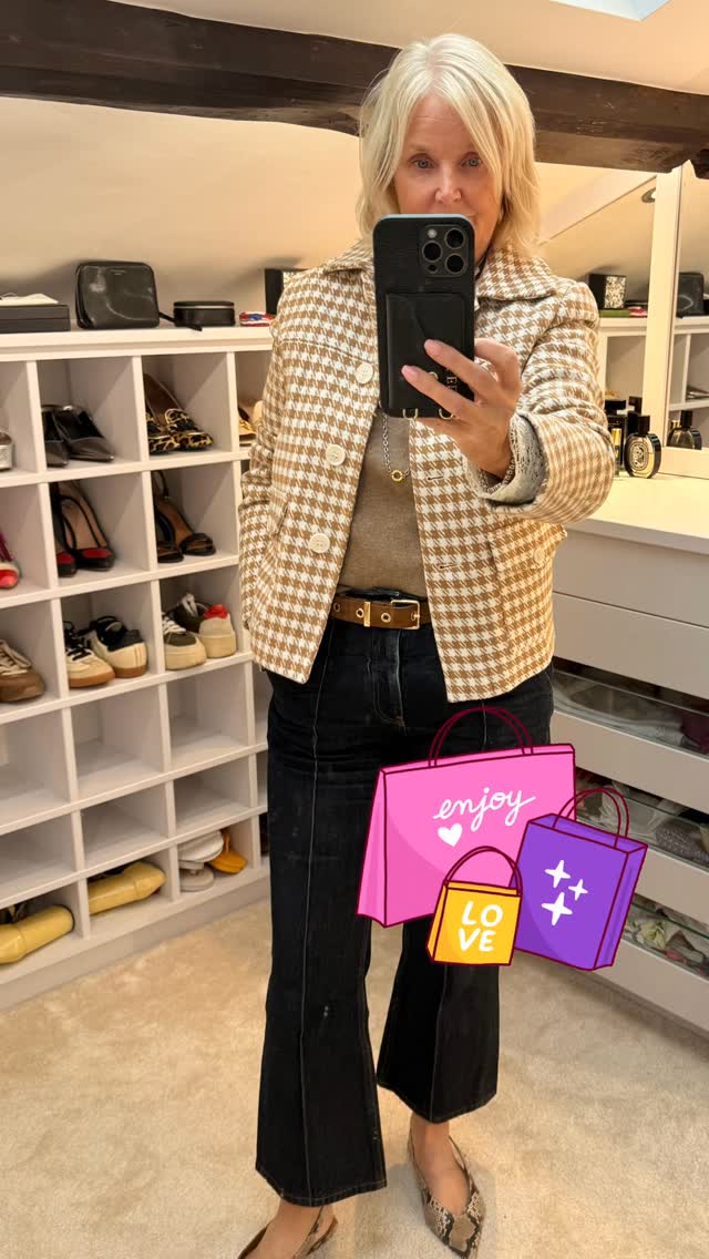 ✨ A lovely brunch at the historic Levens Hall to celebrate my dear friend Elizabeth’s birthday 🥂
She looked fabulous, her Hermès scarf was styled so cleverly with a burka magnet, no tying required! Genius. 💫
I wore a jacket bought online, it’s Dorothy Perkins and an absolute bargain at £32.50 (haven’t shopped there since the 80s!) can’t believe they’re still around 😄
Getting my daily protein fix with eggs on avocado toast, while admiring the beautiful new woodland mural. I remember seeing the artist painting it last time we were here, and the finished wall is just stunning. 🎨🌿
I didn’t think Levens Kitchen could get any more perfect… but it truly has. 💚
#LevensHall #BrunchVibes #StyleMoments #HermesScarf #BirthdayBrunch #CumbrianCharm #ArtAndStyle #LevensKitchen #hermes