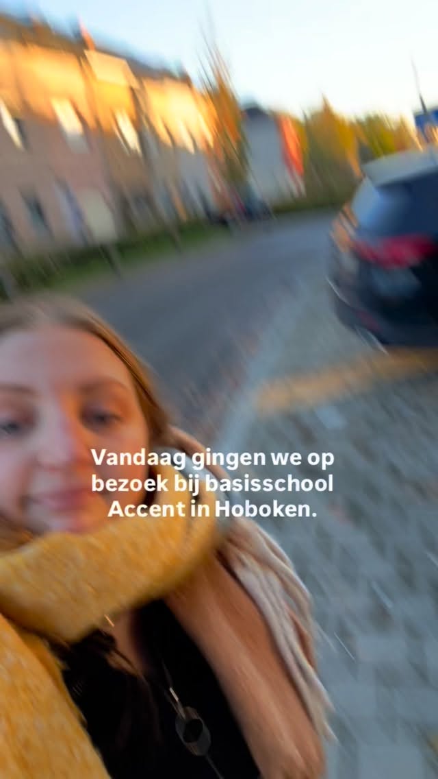 Vandaag mochten we bij basisschool Accent in Hoboken langsgaan om tafels en stoelen te bekijken… en we mogen ze meenemen! 🎉 We zijn er superblij mee, want ze komen perfect van pas bij Reva Ter Linde.
Nu zoeken we alleen nog een manier om alles tot bij ons te krijgen 🚚 Dus als iemand een transporttip of helpende hand heeft, laat zeker iets weten.
Oh en steun blijft meer dan welkom, financieel of materieel 💛 Stuur gerust een berichtje als je wil meedenken of helpen.