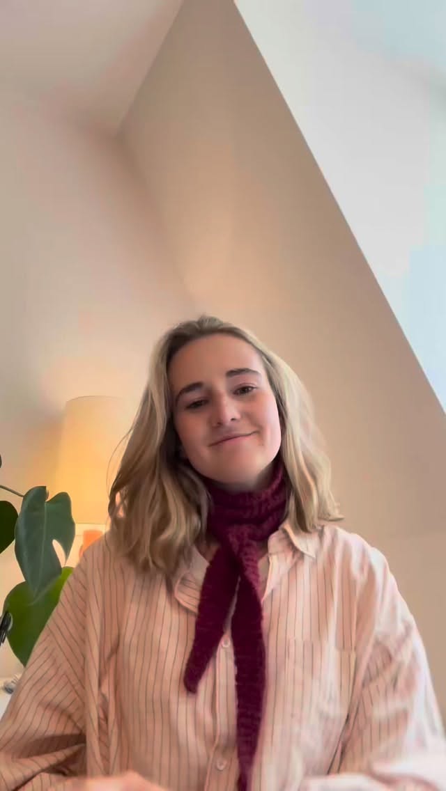 Qui se cache derrière Perifitphysio ?
Hello hello 🌷
Je voulais créer une petite vidéo pour me présenter — il était temps ! 😇
Je suis Éléonore Boonen, kinésithérapeute spécialisée dans la santé de la femme et en pelvi-périnéologie 🩷
Je consulte actuellement à deux endroits sur Bruxelles :
📍 Lundi/Mardi à Etterbeek chez Perifitphysio
📍 Mercredi/Jeudi/Vendredi à Schaerbeek chez @perimouvsante
Je serai ravie de t’accompagner dans ton suivi prénatal 🤰🏼 / postnatal 👩🏼🍼, ou encore pour des douleurs vulvaires, pelviennes ⚡️, des incontinences urinaires 💦, la ménopause, l’endométriose, et bien plus encore 🌸
N’hésite pas à me contacter si tu as la moindre question ✨
Au plaisir de te rencontrer prochainement 💕
•
•
•
#perineefemme #kinepelviperineale #santédelafemme #kinebruxelles #perifitphysio #perineebruxelles #suiviprenatal #suivipostnatal #mamanbruxelles #endometriose #menopause #douleurspelviennes #incontinenceurinaire #vulvodynie #reeducationperineale #kinesitherapie #kinefemme #bienetrefeminin #bruxelles