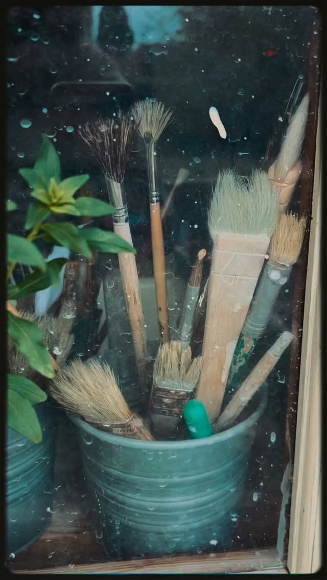 Things I’m not afraid to admit as a ceramicist / maker…
I don’t always feel like creating, some days I have to maker myself go to work. But once I begin moving the clay around I begin to feel I can move forwards.
I started making this piece just as the summer days were ending. It’s kept me engaged with my process even as summer shifted to autumn, and t-shirts to jumpers.
Here’s a glimpse into my studio as I created this clay sculpture from leaves. The pile of reclaimed clay grew into this sculpture! I love that! The form was built leaf by leaf and the shape came together freehand. It’s a methoditive process, slow but so worth every moment. I become so excited as the form grows day by day. I often don’t feel like it’s even me doing it, I’m so caught up in the process as the maker.
Each firing feels quite scary, Will it break?
Will it warp? Will the glaze go wrong. I did pray a lot about all the challenges that this piece faced. I had a conversation with my Maker. There’s a message in that too isn’t there? I feel that my prayers were answered.
This piece came out better than I’d hoped.
I feel like lots of people followed me on this journey. I’m grateful for your encouragement and support, even the occasional gentle critique. This is when social media really supports and artist. We don’t always like to share what we are making but l’ve enjoyed the journey with you.
#smallcreator #sculpture #maker #keepitreal