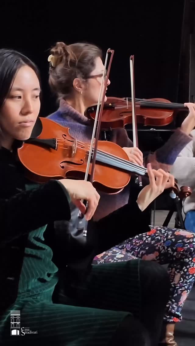 Un’emozione unica: sentir suonare gli strumenti di Casa Stradivari riuniti nell’Ottetto di Mendelssohn durante le prove dei concerti di Hirson.
Grazie a @kitarmstrongmusic per l’invito, ai meravigliosi musicisti - @quatuorardeo, @merielbizri, @thomas.briant, @nikolas_altieri e @the_tamb_man - ed ai liutai @albertolucastellaa, @louis.marin e @francesco_panazza_violin.
Un sentito ringraziamento va ai maestri Davide Sora, Marcello Ive, @pistoniviolins, @robertbreweryoung, Curzio Merlo (@scuoladirestaurocrforma), @pierre_flavetta_luthier, a @comunecremona, @istituto_stradivari_cremona e @museodelviolino per aver contribuito alla visione di Casa Stradivari, in cui musicisti e liutai collaborano in nome della grande musica.
A unique emotion: hearing the instruments of Casa Stradivari come together in Mendelssohn’s Octet during rehearsals for the Hirson concerts.
Heartfelt thanks to @kitarmstrongmusic for the invitation, to the wonderful musicians - @quatuorardeo, @merielbizri, @thomas.briant, @nikolas_altieri and @the_tamb_man - and to the luthiers @albertolucastellaa, @louis.marin and @francesco_panazza_violin.
Our sincere gratitude also goes to the masters Davide Sora, Marcello Ive, @pistoniviolins, @robertbreweryoung, Curzio Merlo (@scuoladirestaurocrforma), @pierre_flavetta_luthier, to @comunecremona, @istituto_stradivari_cremona and @museodelviolino for contributing to Casa Stradivari’s vision, where musicians and luthiers work together in the name of great music.
#CasaStradivari #Cremona #Hirson #KitArmstrong #FabriziovonArx #Liuteria #ViolinMaking #Lutherie #Musicians #StringInstruments #ClassicalMusic