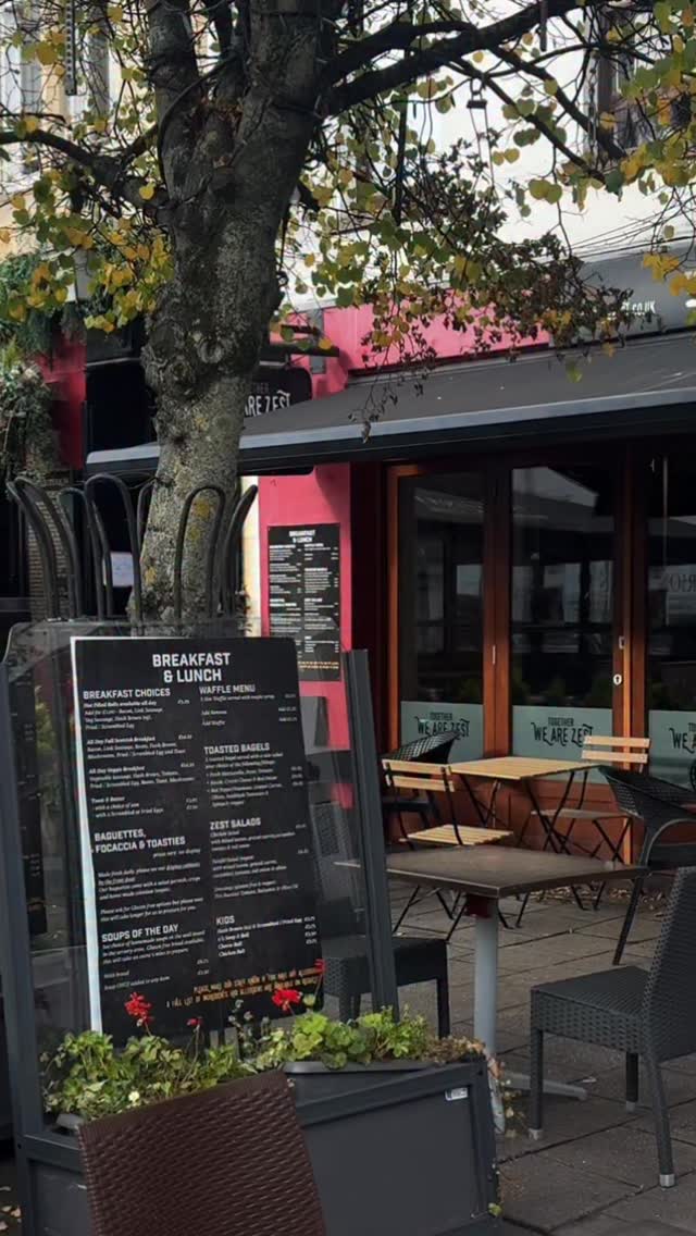 From 8–10.30am this week, treat yourself to a freshly baked pastry from @cafezeststandrews and enjoy 50% off any tea or coffee ☕️🥐 The perfect breakfast combo to start your day right!
Love their coffee as much as we do? Zest are also offering 10% off all retail coffee bags, exclusively on the Love St Andrews App. Download it now from the Apple or Google Play store to claim your offer!