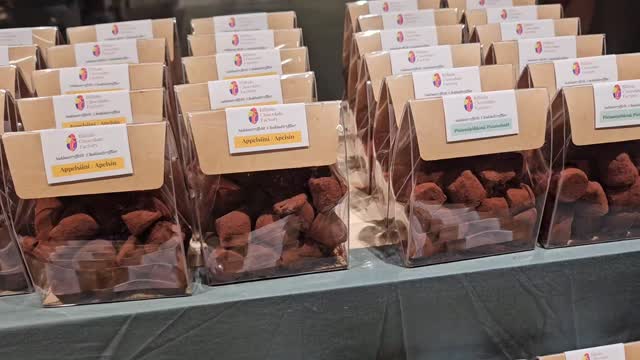 Welcome to our stand at Ruoka&Viinimessut. Looking forward to introducing our latest creations, including our new advent calendars. #billnäschocolate #billnäschocolatefactory #billnäsinruukki #visitraasepori #fiskarsvillage #ruokajaviini #viinimessut #viinilehti #messukeskus #kirjamessut