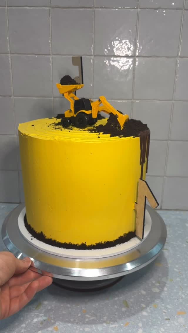 Two birthdays, one big truckload of love! Happy 1st and 5th to the birthday brothers ๐๐
#cake #trucks #brothers #love #cakedecorating #happybirthday