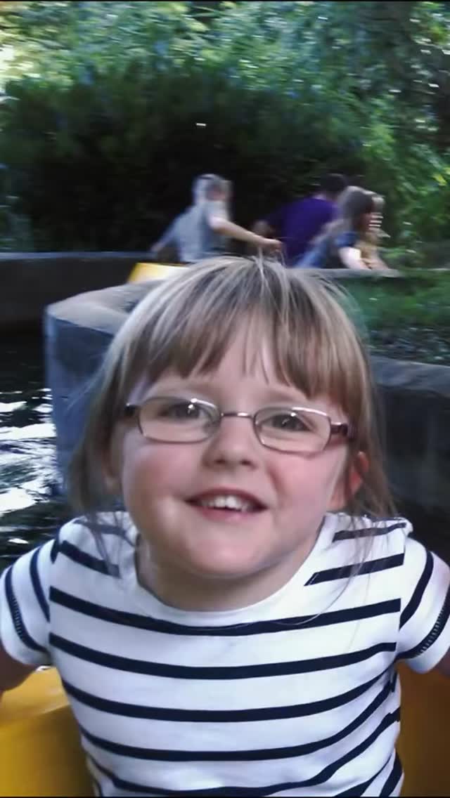 🎉 Massive Happy 18th Birthday to the lovely Elisha! 🥳 We’ve been lucky to see her in practice since she was just 4 — and she’s modelled our frames perfectly through every stage 💕 Feeling slightly old but very proud! 👓💫