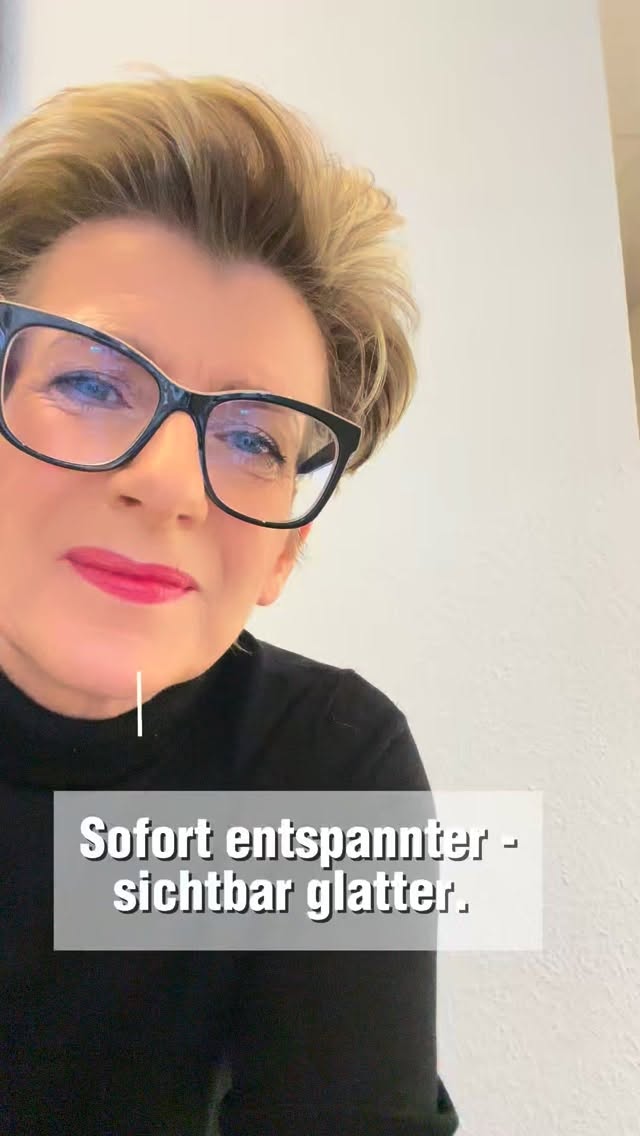 Kennst du das Gefühl, wenn sich kleine
Linien plotzlich tiefer eingraben?
Oft liegt es nicht an der Haut selbst, sondern an den Muskeln darunter.
👉🏼 Genau hier setzt mein Cellular Lift Serum an:
Peptide entspannen die Mimik, ein innovativer Wirkstoff stärkt die Hautbarriere - und deine Haut wirkt sofort glatter und entspannter.
💜 Für alle, die sich heute einen Sofort-Effekt wünschen - und morgen eine straffe, widerstandsfähige Haut.
___
#skincare
#antiagingpflege
#cellularlift
#peptidserum
#hautpflegeexpertin
#straffehhaut
#hautpflegeberatung
#skincarecommunity