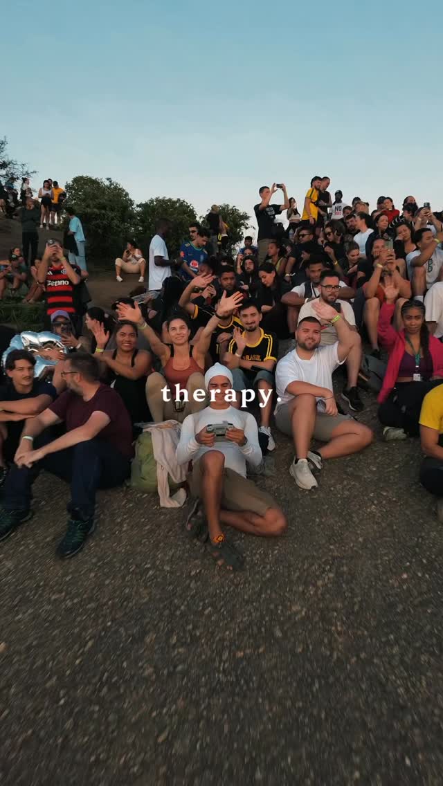 Não é terapia, mas é terapêutico 😌
Não é terapia, mas é terapêutico.
Caminhar em meio à natureza, sentir o vento no rosto, ouvir o som dos pássaros e ver o nascer do sol do alto de uma montanha… 🌄
Esses momentos têm um poder incrível de renovar a alma e silenciar a mente.
Com a Rodrigo Índio Tours, cada trilha é mais do que um passeio — é uma experiência de conexão, liberdade e superação.
Seja nas montanhas do Rio, nas praias escondidas ou nos mirantes de tirar o fôlego, cada passo é um convite pra se reconectar com o que realmente importa. 🌞
🍃 Não é terapia, mas é terapêutico.
E você merece viver essa energia!
👉 Vem sentir com a gente:
rodrigoindiotours.com.br
#trilhas #riodejaneiro #praia #natureza #vidaboa #goodvibes #simplicidade #rodrigoindiotours #maisumdiadeindio