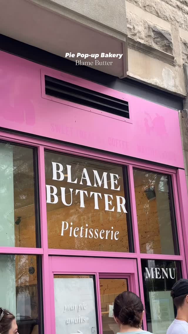 Have you been to @blamebutter ‘s pie pop-up yet? 🥧
My favorite was The Gateway with plums and raspberries. It was super tart and delicious. ❤️
#chicagofood #chicago #chicagofoodie #bakery #chicagobakery