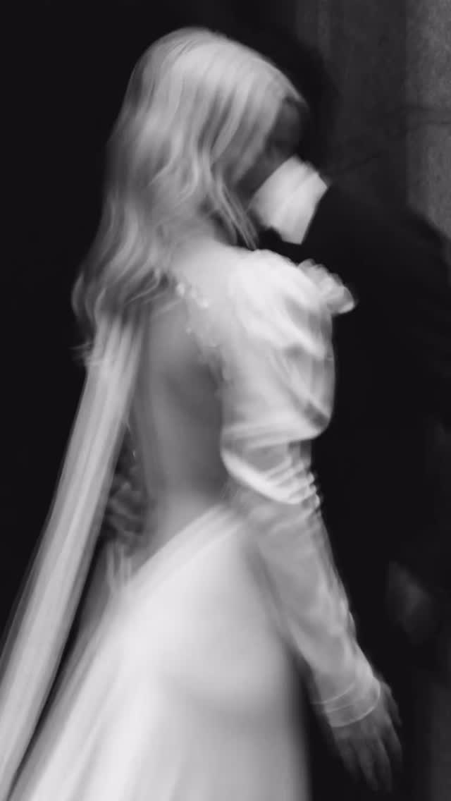 The stunning @annalisedemmler wearing the the timeless LÜNA gown effortlessly captured by @leileiclavey…
.
.
.
.
.
.
.
#weddinggown #silkweddingdress #silkweddinggown #contemporaryweddingdress #modernbridal #timelessweddingphotography #timelessweddingstyle