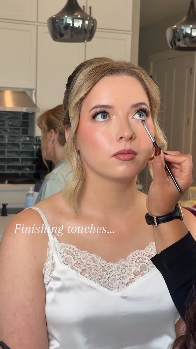 Finishing touches make the look!!
Airbrush Makeup: @temptu
Lashes: @ardellbeauty Naked Lashes 420 (Stacked)
Lips: @charlottetilbury Iconic Nude, Pillow Talk Medium, @buxomcosmetics gloss
#crystalbellbeauty #crystalbellbeautybrides #bridalmakeupinspo #weddingmakeupideas #airbrushmakeup #onlocationbeauty #bridalmakeupartist #travelingmakeupartist #destinationmakeupartist #airbrushmakeup #weddingmakeup
Hair by @madisoncate