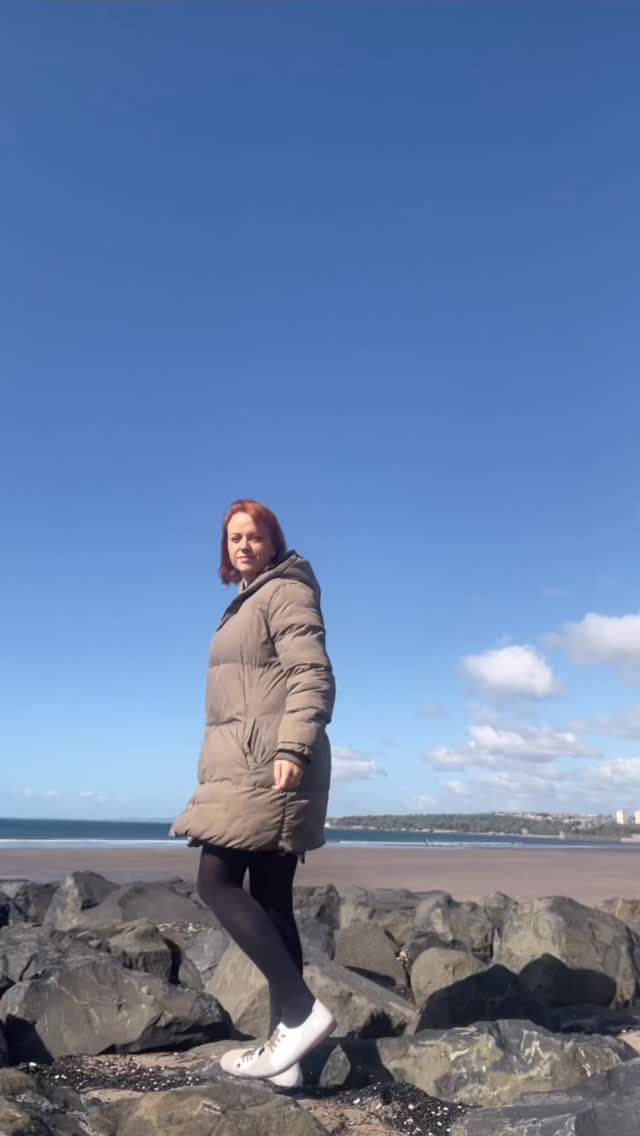 Mondays get all the hype â but Tuesday is where consistency is built.
Itâs the day motivation drops a little and habits have to hold their own.
Thatâs not a sign youâve lost momentum â itâs your brain switching from motivation to maintenance mode.
And thatâs where real change happens.
If yesterday was about starting small, todayâs about staying steady.
đ§ Tip: Pick one friction point from yesterday and make a âtiny Tuesday tweak.â
For example:
⢠If you skipped your walk, put your shoes by the door now.
⢠If you scrolled too late, set your phone charger in another room tonight.
⢠If your lunch didnât go to plan, prep one thing for tomorrow before bed.
You donât need a new plan â you just need a small adjustment.
Tiny tweaks > total overhauls, every time.
#TuesdayTips #HabitChange #PsychologyOfChange #SustainableHabits