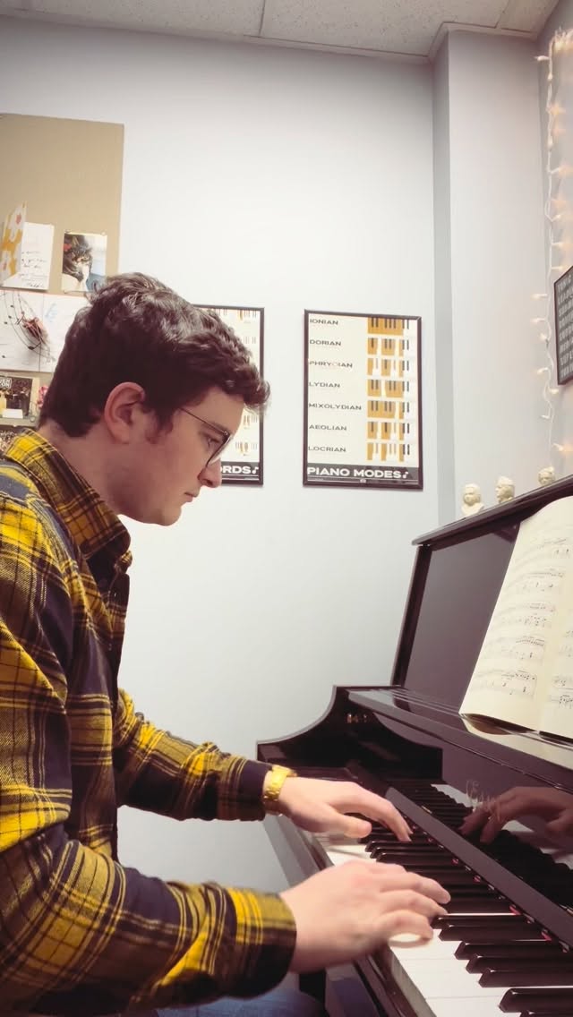 October • Autumn Song Op.37 No. 10 - Tchaikovsky🍁
As October comes to an end, here’s a beautiful tune from Tchaikovsky - very reminiscent of his ballets - to usher in the colors of autumn. 🍂 Happy Halloween!🎃
.
.
.
.
.
#tchaik #tchaikovsky #piano