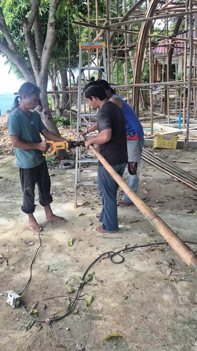 Bambugu project . Eco construction and sustainability is important and beautiful. #thailand #ecoconstruction #bambooproject #bambugu #bamboobar