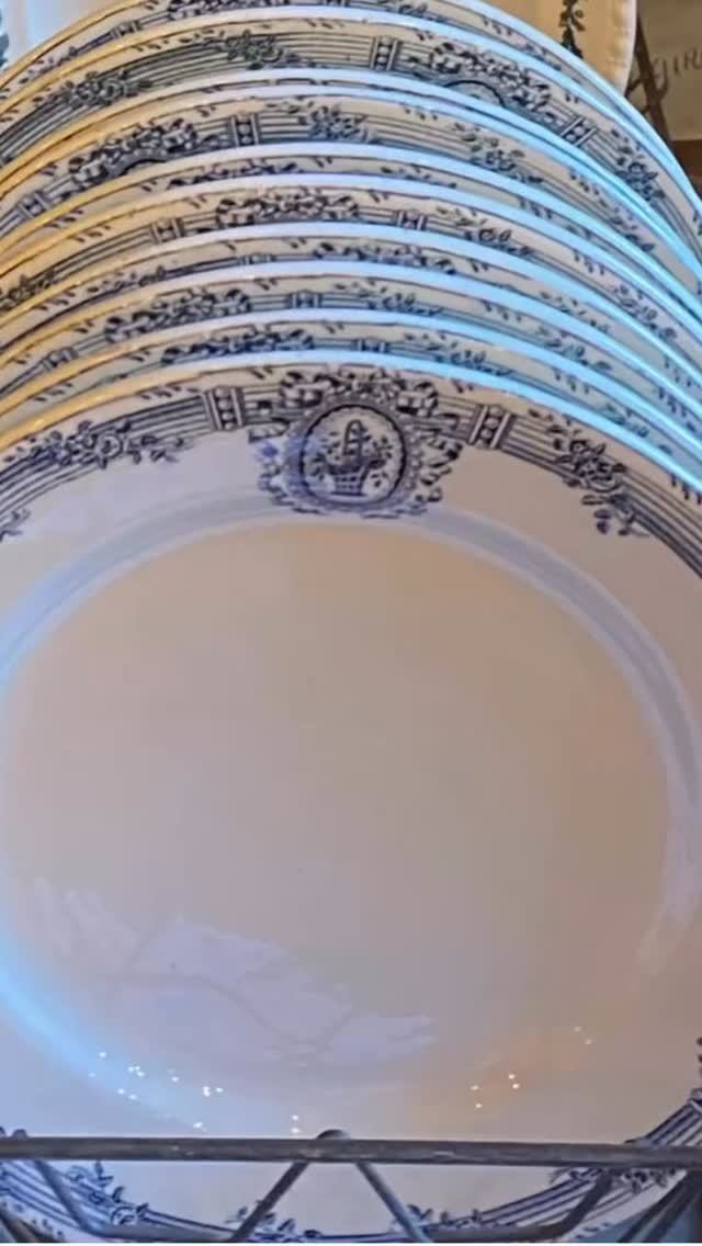 Just 3 weeks to go until our beautiful Winter Brocante in the wonderful setting @larmertree ✨
The Winter Brocante ✨
Friday & Saturday 14 - 15th November
Opens at 10am each day
Enjoy shopping with our curated selection of 40 wonderful Artisan, Lifestyle, Brocante, Vintage & Homeware Exhibitors ✨
Take a break with fresh coffee @grounded_coffee_events coffee ☕️ or light lunches & hot soup by @tarteinabox🍲 or enjoy freshly baked wood fired pizzas by @thedoughbox.bh 🍕
Our Artisan Workshops are proving popular, so please book your place early so you don’t miss out 🍂
Entrance tickets can be bought online in advance or on the gate when you arrive 🎟️
Please note ~ Assistance Dogs only 🐾
For more details about the Winter Brocante, including a list of all Exhibitors, please look at our website - link in bio above ✨
#thedorsetbrocante #winterbrocante #christmasshopping #brocanteshopping #shopsmall #shopvintage #artisanmaker