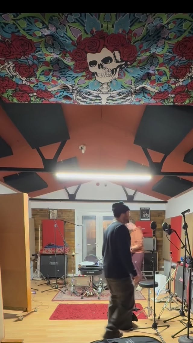 3 of 8 days with @weareglass_band in the bag
We really got the fine tooth comb out with these tunes to make them the best they can be at every step of the way. Pushing beyond their initial ideas ideas (already great) and exploring them on a deeper level. .
.
.
#musicproducerlife #recordingstudios #ukindie #ukrock #ukrockband