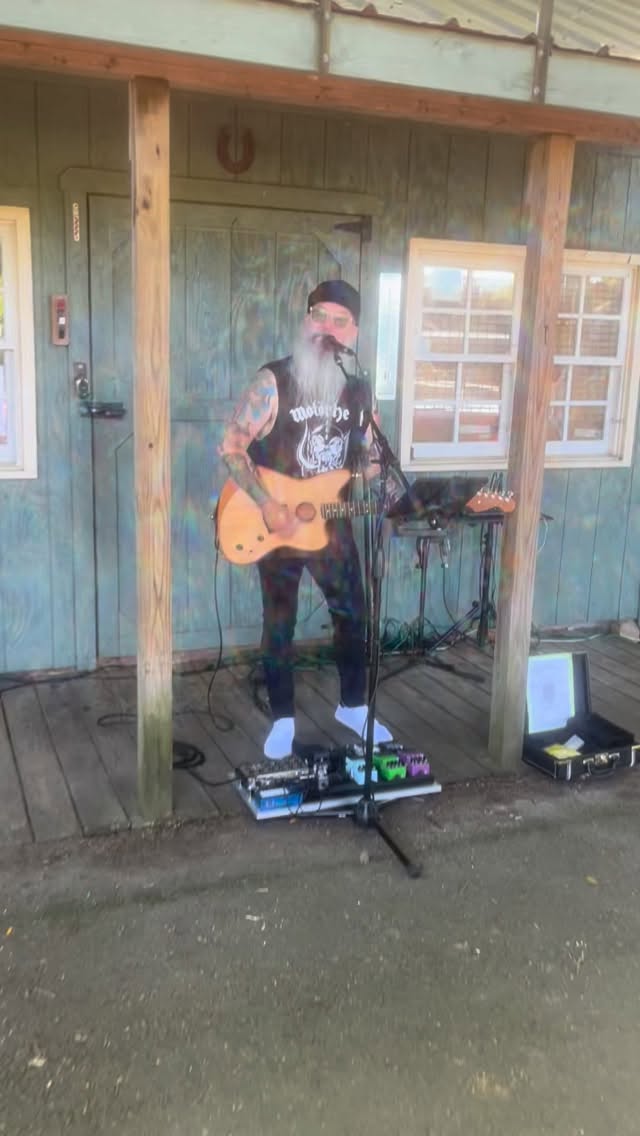 The days are getting shorter and our season is coming to an end soon. Celebrate the end of the growing season with us on November 1st at 6pm! Join us on the farm for Harmony Harvest, an event for creating memories with family and friends. We’ll be listening to live music by Cass & Chris, enjoying wood fired pizza from @kingoffirepizza and taking in the glow of golden hour. Bring your chairs and friends. You don’t want to miss this one! Get your tickets on our website!
#indigoirisfarm #lakewyliesc #cloversc #yorkcountysc #lakewyliemoms #fortmillsc #belmontnc #fortmillmoms #lakewylielife #lakewylie #charlottethingstodo #cltweekend #charlotteonthecheap #cltmusic #cltmusicscene #visityorkcountysc