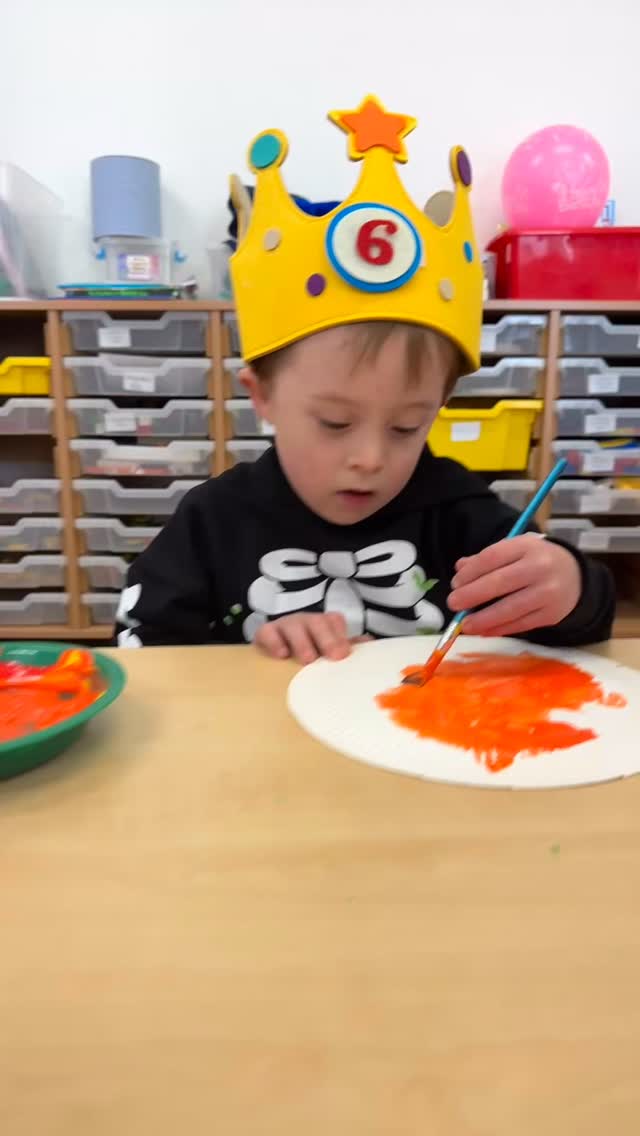 Our birthday hat had its first appearance this week in Junior Infants 👑🎈
#welovetocelebrate #celebration #birthday #birthdayhat #classroombirthdays #juniorinfants #educatetogether