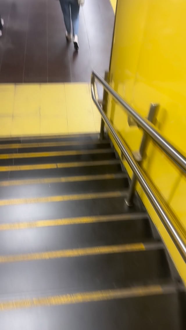 Recording on a Monday morning in Madrid! Gracias to @iberian.media and @nicenoise.ch for the smooth session! 🫶#voiceactor #voiceoverartist #ontheroad #remoterecording #sessionlinkpro