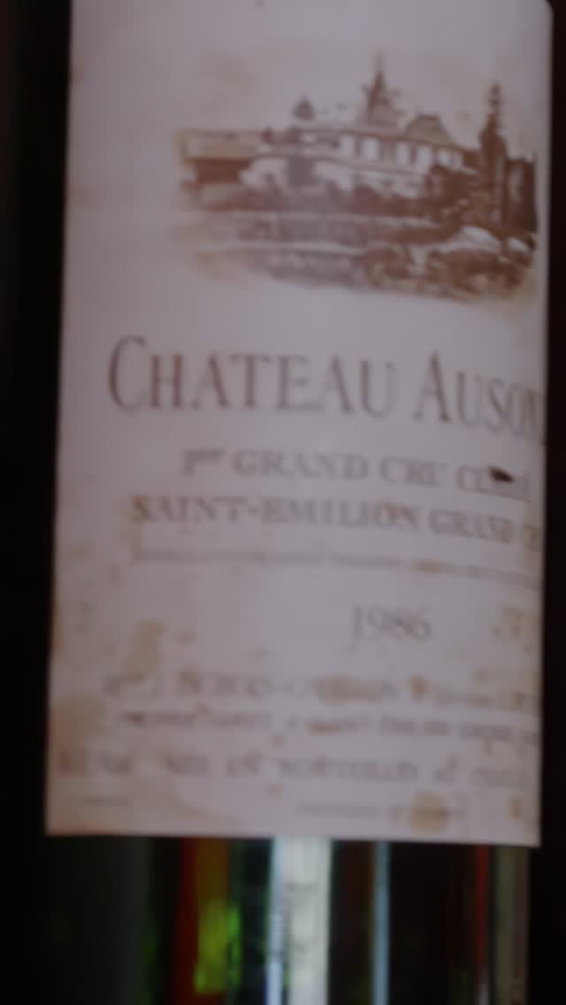 L’art du vin vous attend au Christina 🍇
Venez savourer notre sélection, entre raffinement et passion.
#vin #selection #lechristina