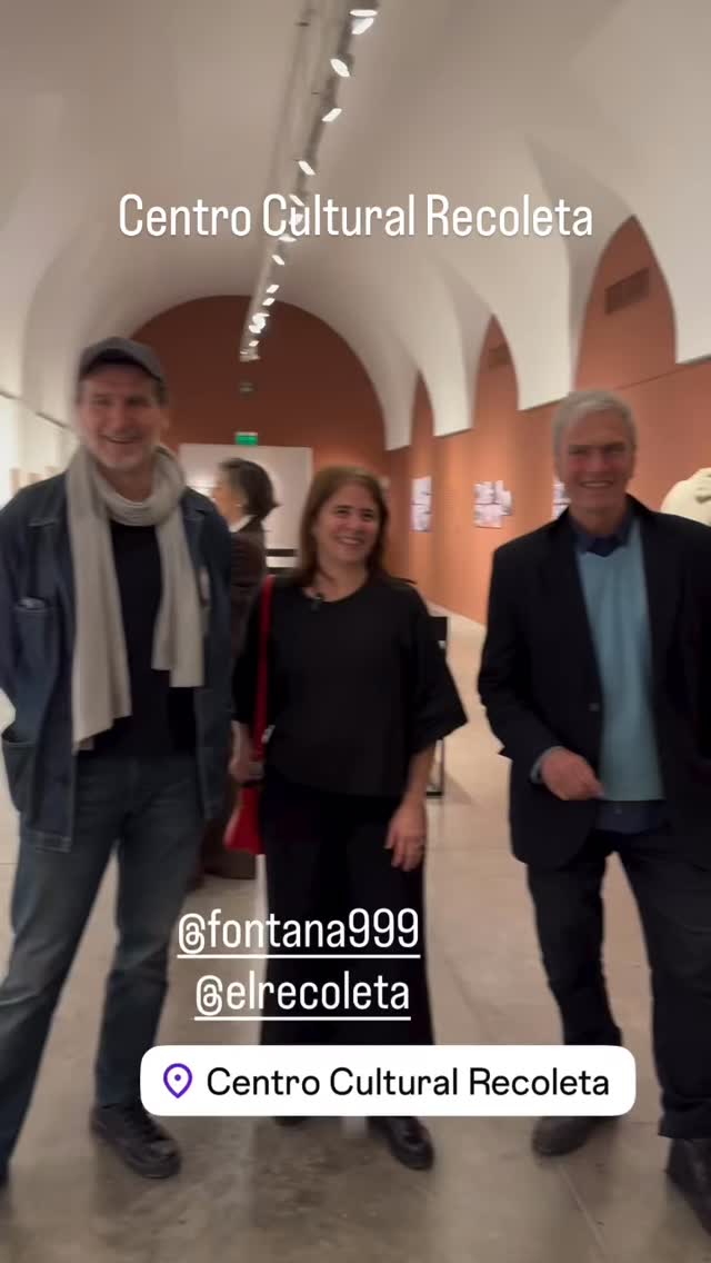 El Centro Cultural Recoleta en todo su esplendor celebra sus 45 años de su fundación en un edificio construido a fines del 1800. La exposición se centra en el proyecto arquitectónico de remodelación y reciclaje del asilo de ancianos Gob. Viamonte por parte de los artistas y arquitectos Jacques Bedel, Luis F. Benedit y Clorindo Testa, llevado a cabo entre los años 1979 y 1983, así como en su producción artística realizada en dichas décadas, ya sea de forma individual o como integrantes del Grupo de los Trece, conocido posteriormente como grupo CAyC. Durante los 70 sus poéticas estuvieron ligadas a lo conceptual, a lo procesual, a lo experimental y a posicionamientos críticos frente al contexto político-social regional para intensificar, en la década siguiente, su mirada sobre la identidad del arte latinoamericano, la historia, los mitos americanos, la conquista, el territorio. #centrocultural #elrecoleta #hogardeancianos #exposicion #artecontemporaneo #plazafrancia #arquitecturacolonial #arteargentino #polocultural El Centro Cultural Recoleta en todo su esplendor celebra sus 45 años de su fundación en un edificio construido a fines del 1800. La exposición se centra en el proyecto arquitectónico de remodelación y reciclaje del asilo de ancianos Gob. Viamonte por parte de los artistas y arquitectos Jacques Bedel, Luis F. Benedit y Clorindo Testa, llevado a cabo entre los años 1979 y 1983, así como en su producción artística realizada en dichas décadas, ya sea de forma individual o como integrantes del Grupo de los Trece, conocido posteriormente como grupo CAyC. Durante los 70 sus poéticas estuvieron ligadas a lo conceptual, a lo procesual, a lo experimental y a posicionamientos críticos frente al contexto político-social regional para intensificar, en la década siguiente, su mirada sobre la identidad del arte latinoamericano, la historia, los mitos americanos, la conquista, el territorio. #centrocultural #elrecoleta #hogardeancianos #exposicion #artecontemporaneo #plazafrancia #arquitecturacolonial #arteargentino #polocultural