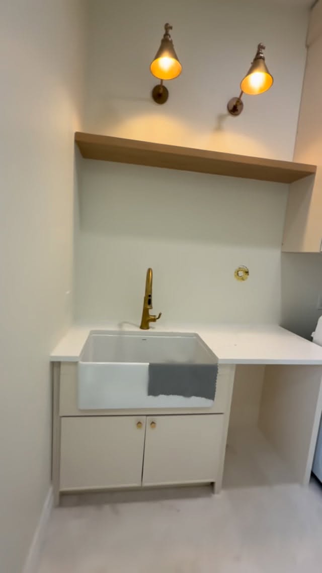 Laundry room zellige tile backsplash 🙌🏼
Girl, we know.
We know you’re smart.
We know you can afford things you love.
We know you appreciate spending smartly.
We know you & your home deserve respect.
Let’s have some fun. 👏🏼
Broward Tile Guys can walk you thru design that meets your needs for any project.
Click the blue link in our bio - answer questions & submit photos - we will reach out with ballpark pricing.
Let our experienced team of experts guide you. Reach out today.
#tileinstallation #tileinstaller #tiledesign #tile #tilersofinstagram #zellige #zelligetile #tilebacksplash #laundryroom #laundryroomgoals #laundryroommakeover #movebitchgetouttheway