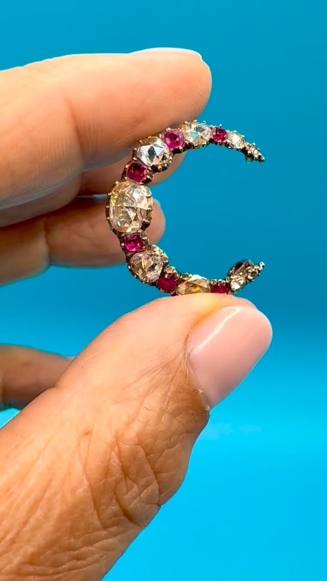 We were once known as the crescent queens. There wasn’t an antique crescent that was safe from conversion and remodelling. We’re proud to say that our antique crescent moons now grace necks on four continents.
So it was very easy to cry ‘one more moon’ when we saw this early Dutch beauty.
She’s heading to the jewellers for a glow up and should be ready in a few weeks 🤞
Any questions? Comment below 🫶🏽