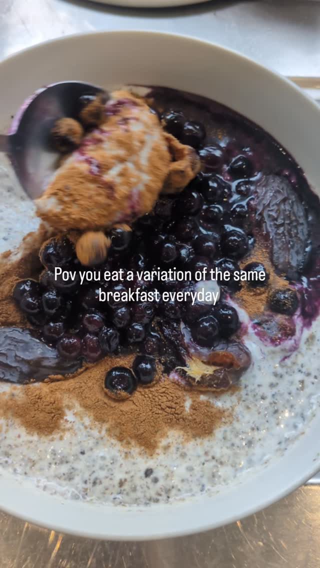 Breakfast!! Why I recommend my female clients eat breakfast:
🫐1. Supports Hormonal Balance
Women’s hormonal systems, particularly cortisol, insulin, thyroid, and reproductive hormones, are sensitive to blood sugar fluctuations and fasting.
🫐2. Improves Energy and Focus
After a night’s fast, the brain and muscles need fuel
🫐3. Prevents Mid-Morning Cravings and Overeating Later. When women skip breakfast, their bodies often compensate later
🫐4. Supports Metabolic Health
Encourages consistent meal timing, which helps regulate circadian rhythm, essential for metabolism and sleep quality.
🫐5. Nourishes the Stress Response
Many women live in a “wired and tired” state. Eating breakfast helps communicate to the body that it’s safe and fed, reducing stress hormone dominance (especially cortisol). A protein-rich meal within 60–90 minutes of waking can make a big difference here.
🫐6. Promotes Long-Term Weight and Mood Stability
Studies consistently show that women who eat breakfast tend to:
Have better weight management outcomes.
Report more stable moods and energy levels throughout the day.