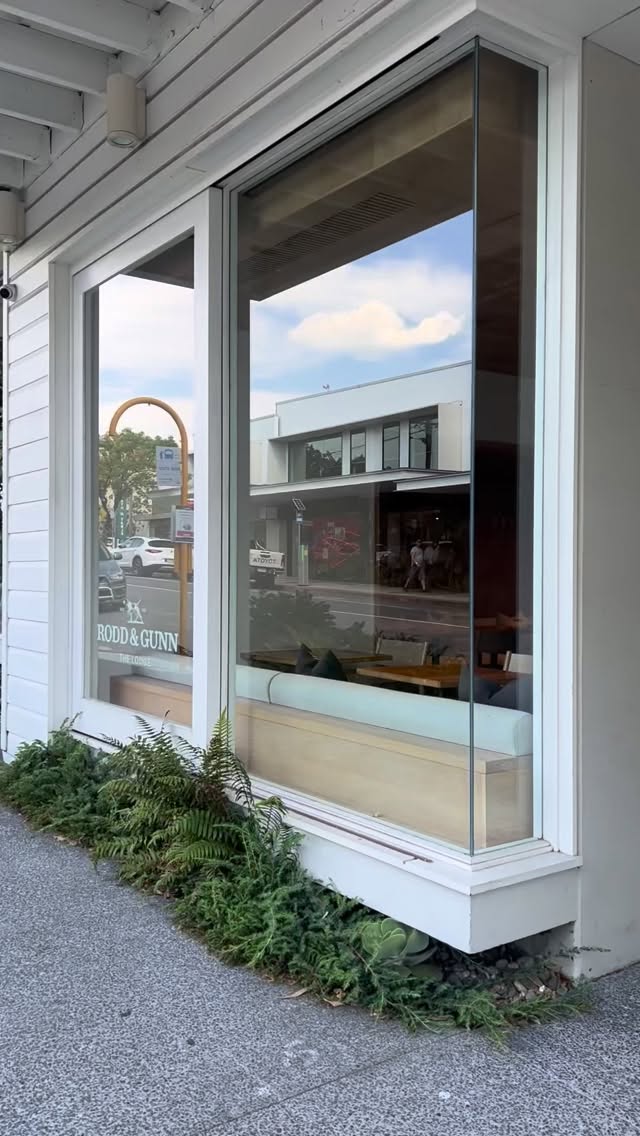 PURE POURS takes Brisbane 🍷
Trade by day, wine lovers by night — The Lodge James Street was buzzing with 17 incredible Central Otago wineries sharing their best.
Thanks for showing up, sipping, and supporting. Brisbane really brought the heat! 🔥