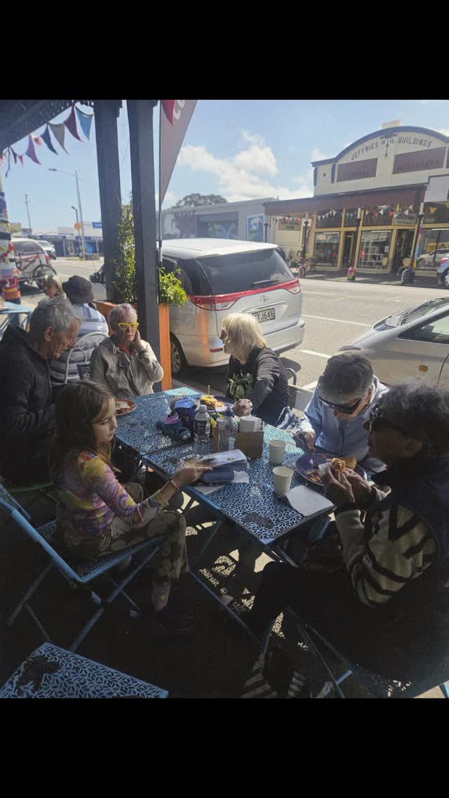After a lunch break in the lovely Opunaki township, the @friends_of_gbag_llc tour then went to the @taranaki_national_artawards to soak up the huge array of creativity on display.
@visitopunake
#taranakiartstrail #art #artist #taranaki #painting #sculpture #photography #fibreart #ceramicart #jewellery #mixedmediaart #printmaking #taranakilikenoother #supportlocalartists