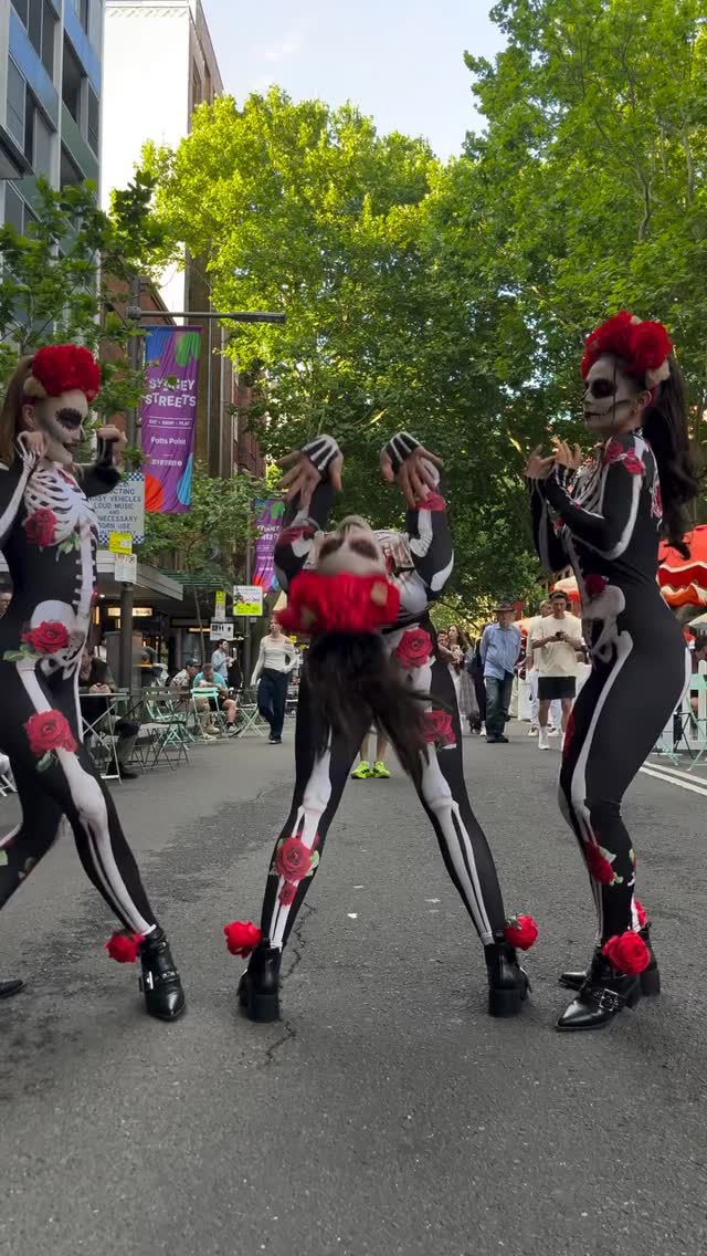 💀✨ Glamour met the grave at Sydney Streets this weekend…
Our Día de los Muertos Skeletons danced, twisted, and captivated with contortion, character, and charisma.
From bold moves to playful moments with the crowd — this wasn’t just a performance, it was a celebration of life, colour, and connection.
#DiaDeLosMuertos #DanceCircus #SkeletonShowgirls #SydneyStreets #RovingEntertainment #ContortionArt #StreetPerformance #LivingCelebration #InteractivePerformance Thanks to @enhancentertain for trusting us.