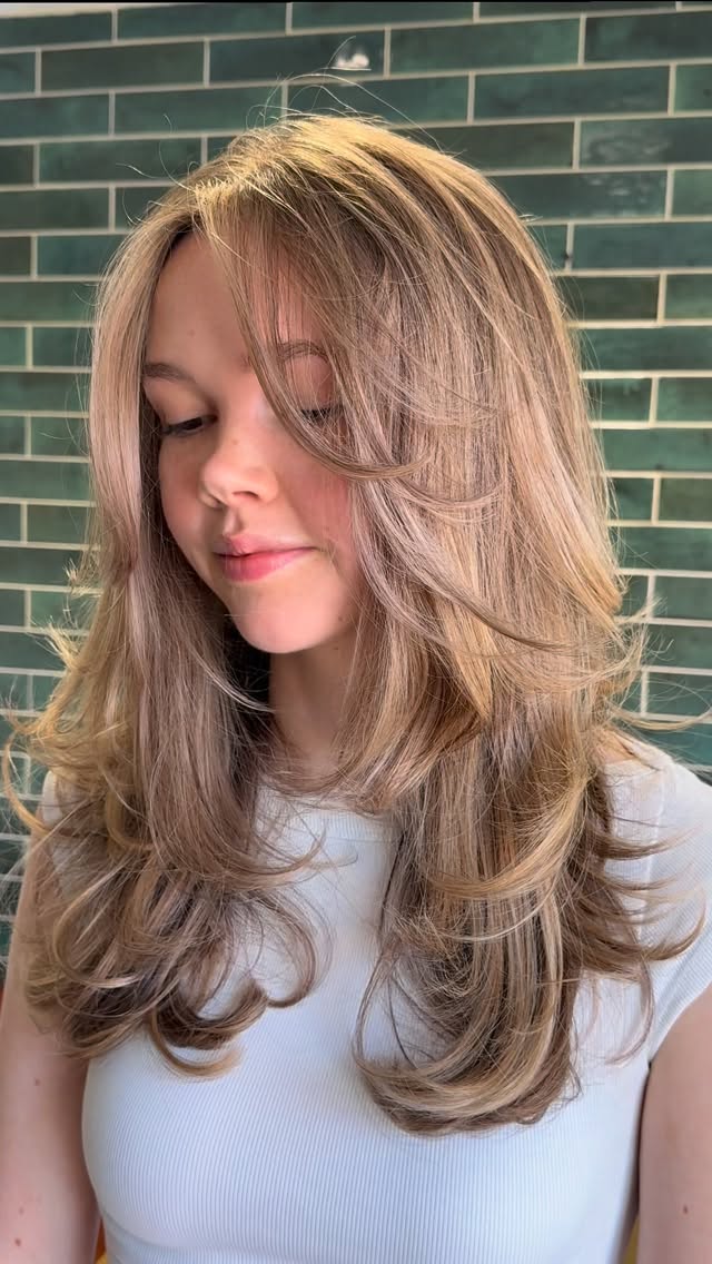 โจ Fresh layers + soft, sun-kissed blonde โจ
This bouncy blowout brings out every dimension of the colour โ full of movement & shine ๐
Colour by @marcuskadohair
Cut & Blowdry by @bypaigelissia
#LayeredHair #BlondeBalayage #MoneyPiece #SoftBlonde #SalonFresh #kadohair #kado #sheffieldsalon #coloursalon #coloursalonsheffield #redken #redkensalon #sheffieldhair #styles #colour #trends #hair #hairstyles #haircolour #sheffieldhairdressers #hairdressers #haircut #hairsalon #stylist #sheffieldstylist #sheffield #sheffieldissuper