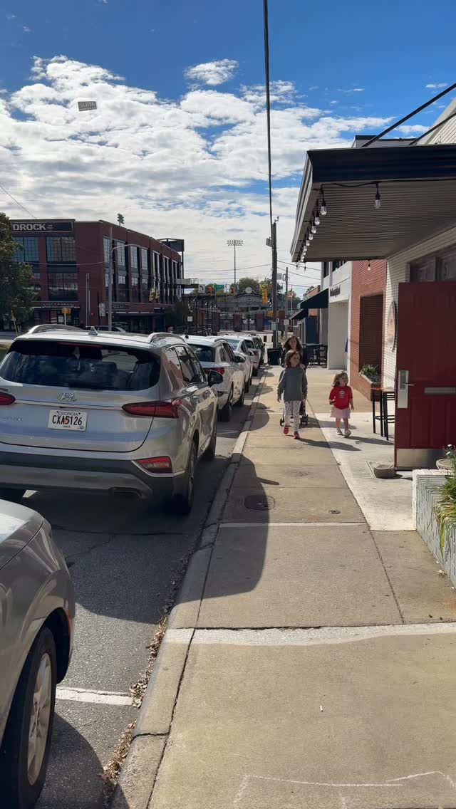 Art Market day at @studio136gallery
An inside look at our gallery & art studio rooms. Tarot Card readings, pottery, watercolors
Stop by today until 6pm & during the week Wed-Fri 12-6 Sat 1-8 & Sundays 1-5
🎨
#studio136 @page_art.studios @garysimonci @lauriemendenhall @terri.millard #localartists #artistoninstagram @syboracles @toniwoodgeard