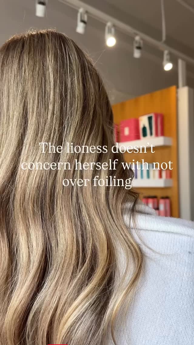 When you love doing full foils all day every day 💁🏼♀️
Looking for that full blonde effect? Not into the root shadows but like a blonde to the root? Then Breanne could be your new go to gal!
📆Click that link in bio for reservations
#yqr #yqrhairstylist #yqrhair