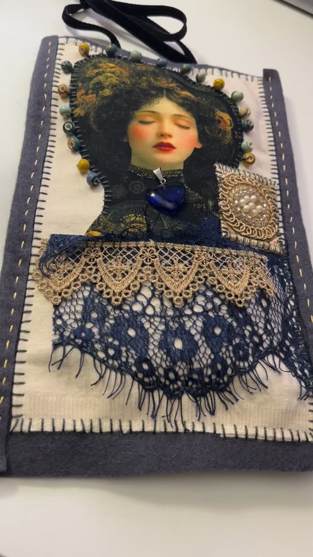 Backed with felt, and a black velvet hanging ribbon, it's now finished.
I loved making this, and it will adorn my already overcrowded mantelpiece in December.
If you would like to have a go, there is a workshop on Sunday 7th December at my studio. To reserve your place, head to the website ....
#gothicdecoration #gothica #mossley #manchester #saddleworth