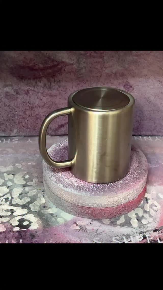 Too early for Christmas cups? Maybe 🥰 But this one is just so cute!! Find the full tutorial on my YouTube channel tomorrow morning!! #glittertumblers #resinart #tumblertutorials