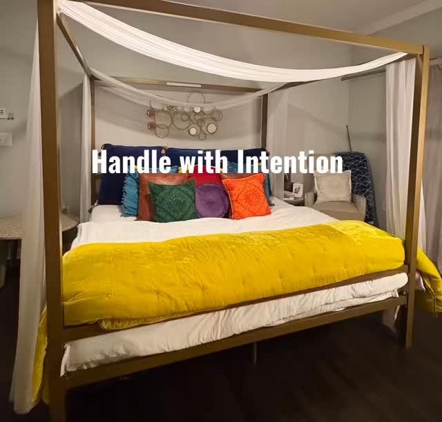 Comfort isn’t a privilege you get — it’s one you earn.
#SacredEnergy #SacredFeminine #SelectiveEnergy #SoftButStrong #DivineFeminine #HonorHer #SelectivebyDesign