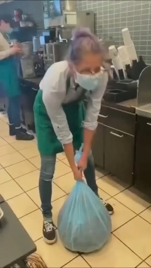 TODAY IS THE DAY🫵🏻
We’re ready to take your orders on WhatsApp!
Link in our bio
#pandeyucas #cheesebread #londonfoodie