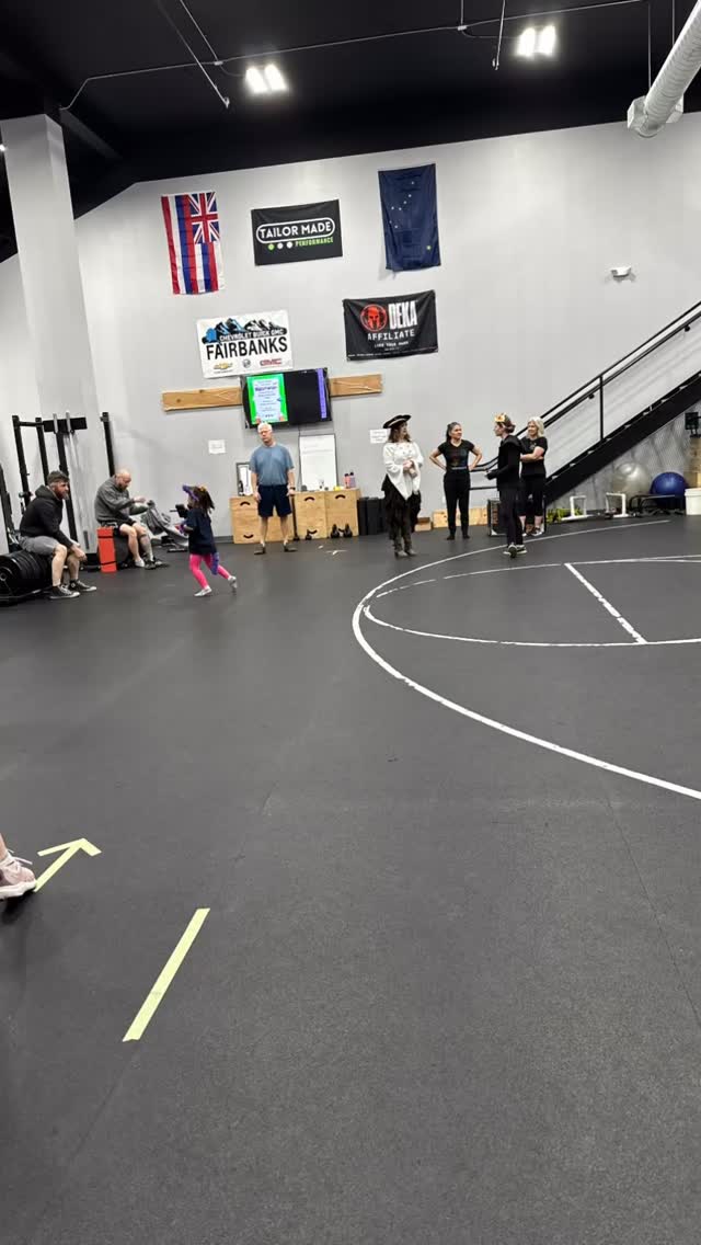 Thank you to everyone who joined us Saturday for our Halloween themed community workout! @pattersonml2230 and @inlightandloveyt lead us through a fun and challenging workout! Join us for WOD for Warriors on November 8 as we recognize our veterans with a team or partner workout with @teamrwbfairbanks #fairbanks #functionalfitness #strength #power #alaska #tailormade4me @tailor_made_alaska