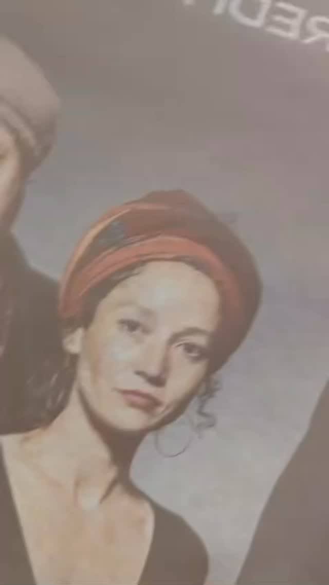 Les jours raccourcissent,
mais nos sons rallongent la nuit.
L’affiche brille, accrochée là —
comme un battement avant le cri.
📍 Saint-Laurent-de-Neste
🏛 Maison du Savoir
📅 Vendredi 7 novembre
#mamasaid #concertlive #urbanfusion #poésieurbaine