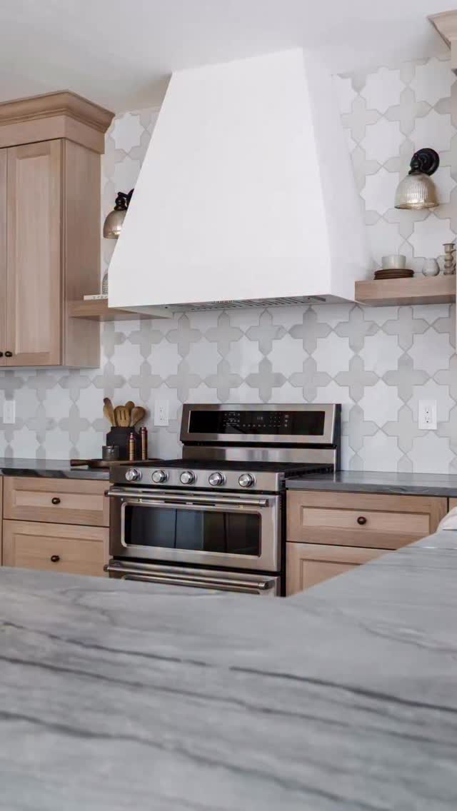 The Story of Home project 🙃 this kitchen was such a transformation in both function and beauty. We nearly doubled the storage and counter space, all while working within the same footprint! I love the contrast between the light cabinets and the dark countertops - a timeless look that still feels fresh. A huge thank you to our amazing trades who helped make this space happen! @foothills.cabinets @stoned.marbleandgranite @timelesscreationstile @mountaintimeplumbing
Photos by @andimarshallinteriors
#boiseinteriordesigner #boisegeneralcontractor #boiseremodel #boise #remodel #boiseinteriordesign #kitchenremodel #eagleid