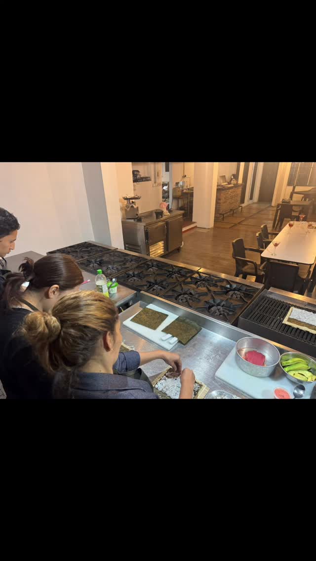 Gracias a todos nuestros asistencia que nos apoyan.... seguiremos creciendo de la mano con ustedes .
#sushi
#cocinajaoonesa
#cursosdecocina
#asonalchefs