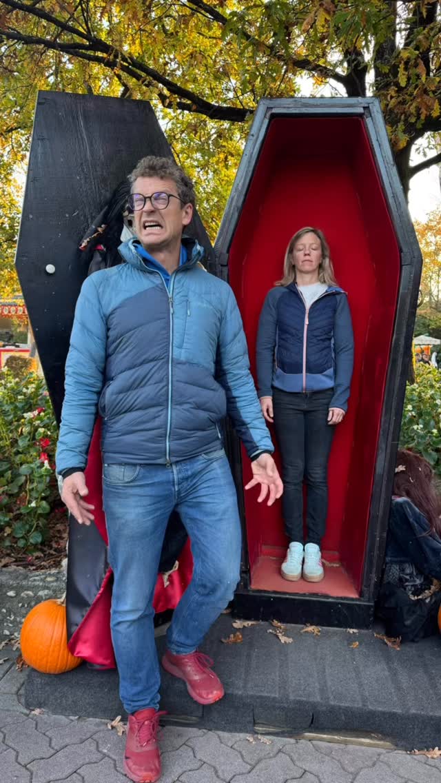 🎃 Hallo Wiener - und natürlich Burgenländer, Niederösterreicher, Steiermarker, Salzburger, Vorarlberger, Kärntner, Tiroler und Oberösterreicher, liebe Südtiroler und Italiener! Das Leben ist schön (gruselig)! 👻
#halloween #gardaland #endeoktober