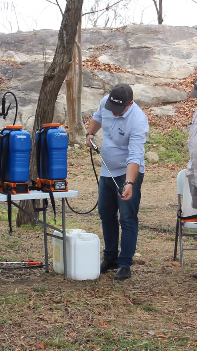 Some snippets from last week when Dennis, a Jacto representative visited us from Brazil and gave some of our farmers extra training on different knapsacks, nozzles, and spray patterns.
There’s always more to learn as equipment application evolves, and we’re doing our best to make information easy & accessible so you can choose equipment that’s optimal for you.
Our team is always here to answer any questions and help you work out the best course of action.
#jacto #lozino #agriculture #farming #knapsack #cropspraying