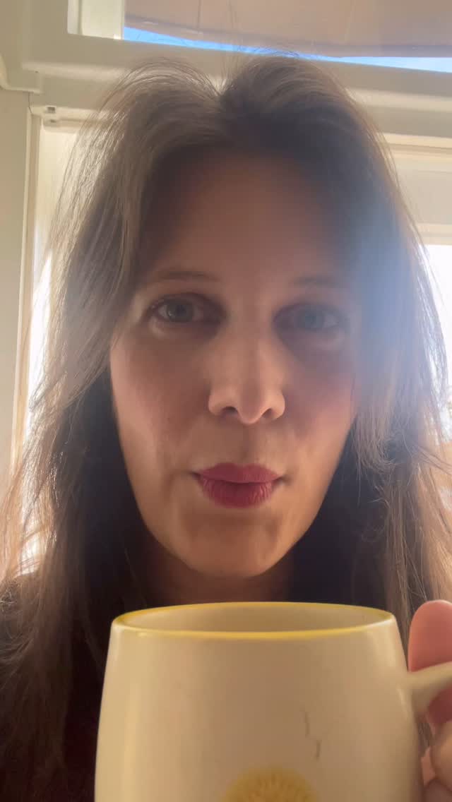 Kaffee hilft bei Konzepten ☕️😉
Ich sitze gerade an der Vorbereitung für die Veranstaltung „Mehr Frauen in die Kommunalpolitik“ von @frauenaufspodium – mit Workshop, Diskussion & ganz viel Inspiration.
Am 15. November in Leipzig geht’s darum, wie Frauen ihre Stimme in der Politik sichtbarer machen können – im wörtlichen und übertragenen Sinn.
👉 Sei dabei: 👉https://bit.ly/4o5vh36
📅 15. November 2025, 10–17 Uhr
📍 Schrödterhaus, 5. OG, Neumarkt 31, Leipzig
#fraueninpolitik #kommunalpolitik #dialogpartnerin #moderation #leipzig #workshop #empowerment #frauenstimmen