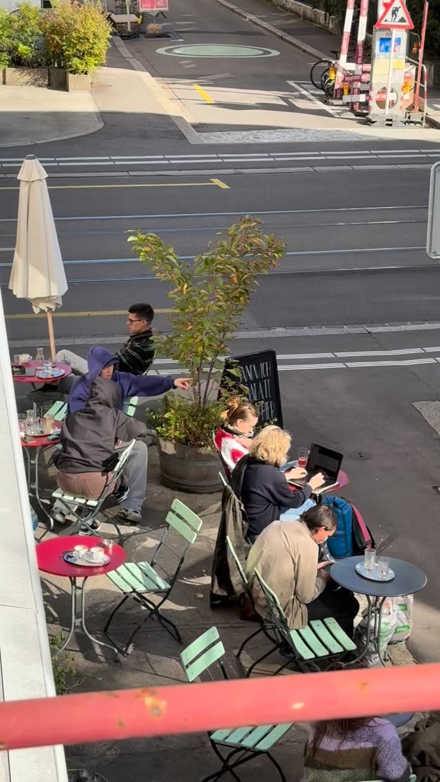 Auch im frühling wird es langsam winterlich 🍂.
Aber auch für die Wintersaison sind wir mit Decken, Kerzen, leckerem Essen und heissem Kaffee gut vorbereitet 🥰.
#caféfrühling #winteri̇scoming #coffee